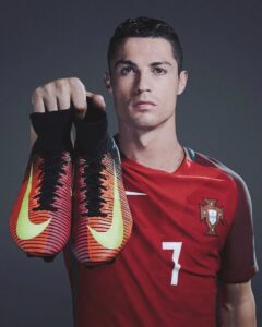 giay-da-bong-nike-cr7